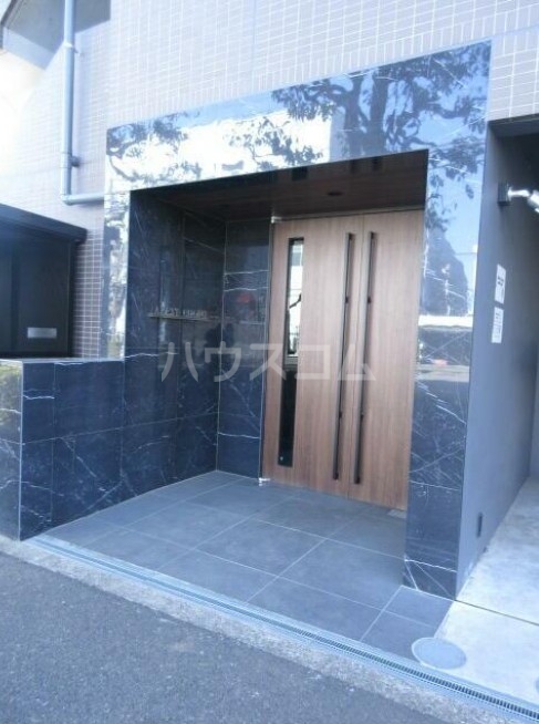 28/30 エントランス