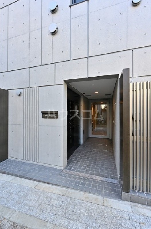 26/30 エントランス