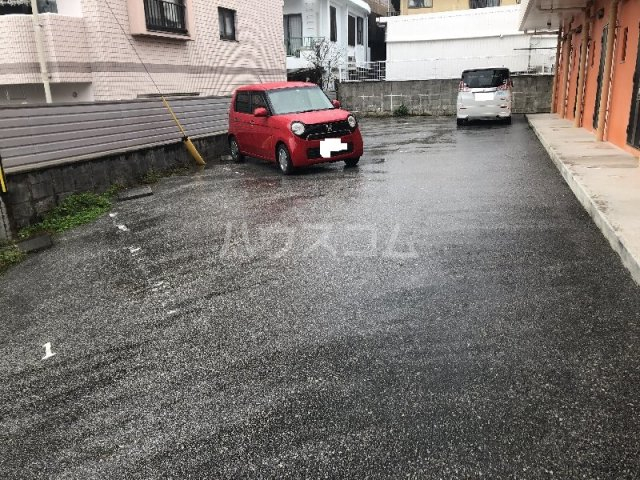 14/14 駐車場