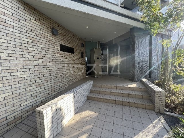 24/30 エントランス