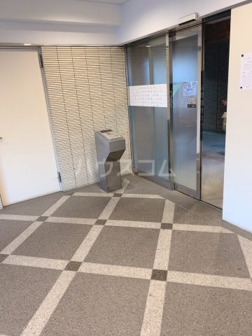 23/30 エントランス