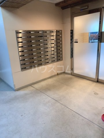 24/30 エントランス