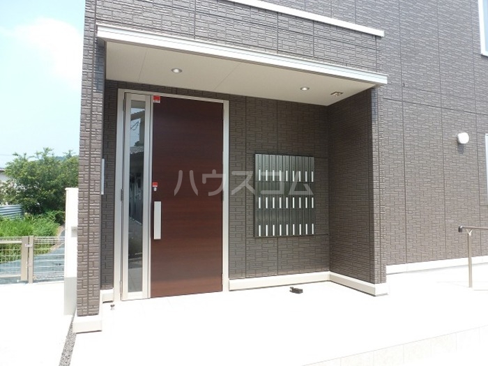 16/19 エントランス