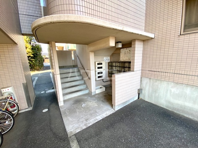 21/28 エントランス