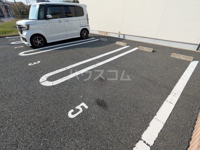 18/28 駐車場
