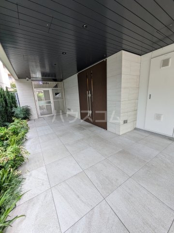 24/25 エントランス