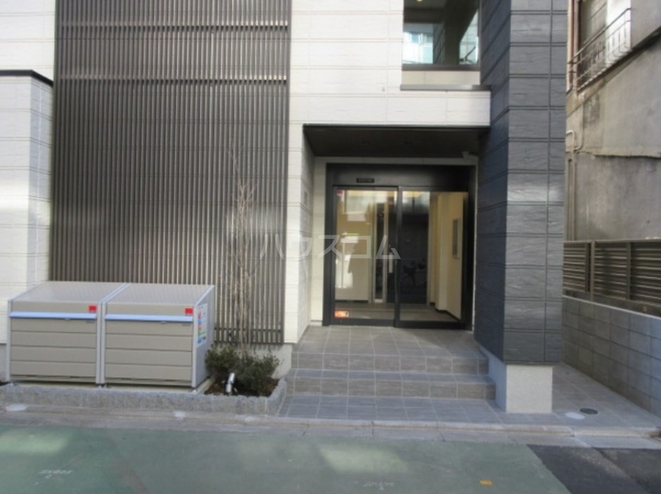 16/19 エントランス