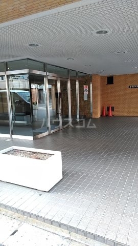 27/30 エントランス