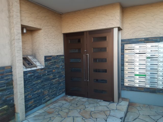 21/30 エントランス