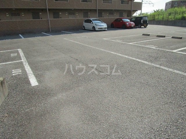 18/23 駐車場