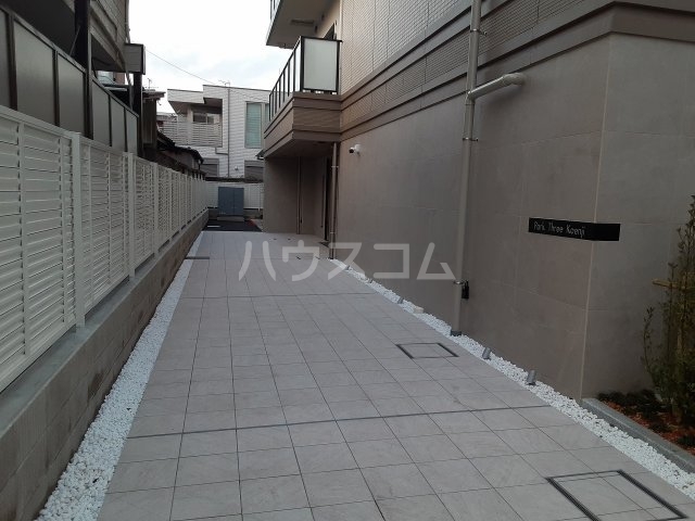 24/25 エントランス