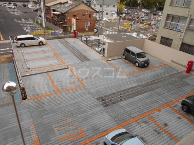 21/28 駐車場