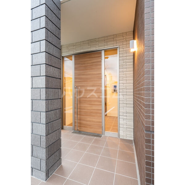 14/18 エントランス