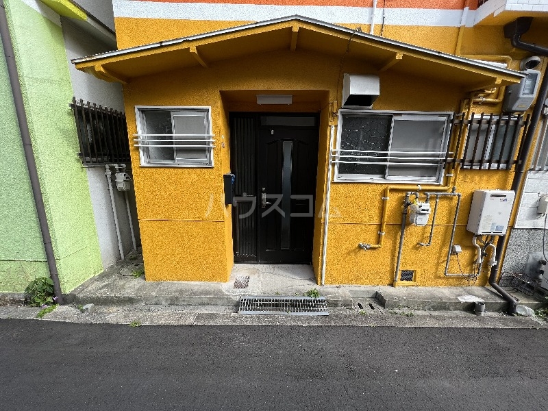 23/30 エントランス