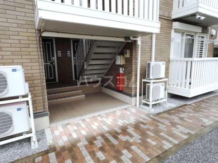 18/27 エントランス