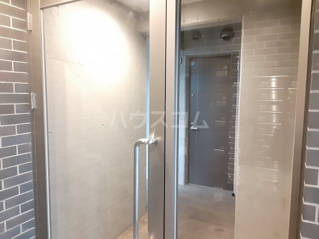 28/30 エントランス