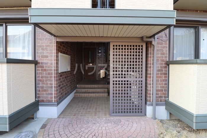 18/23 エントランス