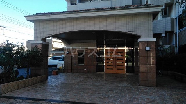 21/30 エントランス