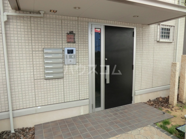 22/26 エントランス