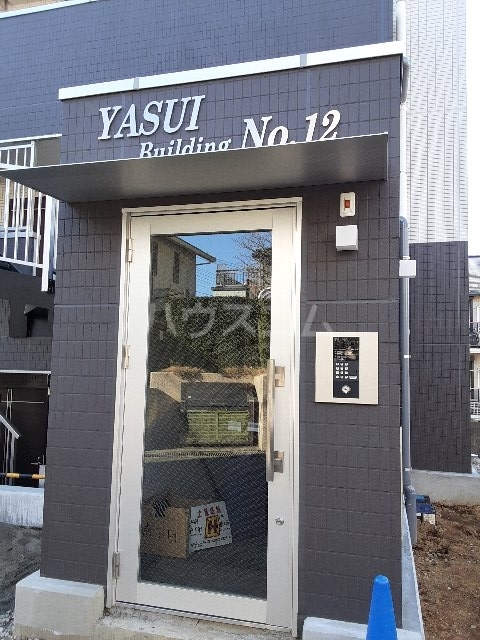 26/28 エントランス