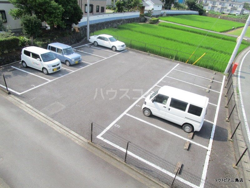 2/7 駐車場