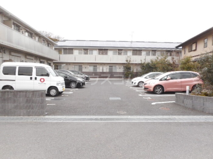 13/18 駐車場