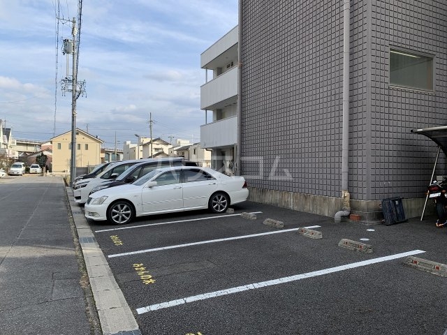 23/30 駐車場