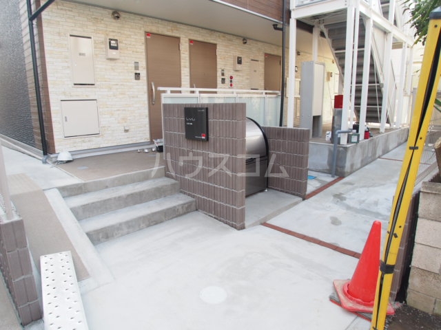 24/30 エントランス