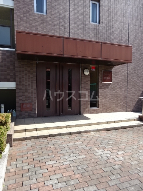 28/30 エントランス