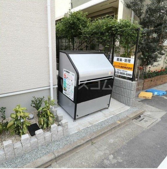 13/19 エントランス