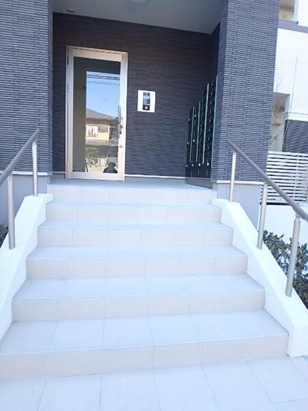 18/20 エントランス