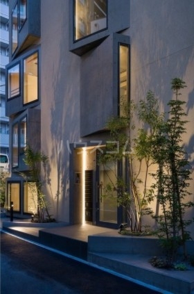 22/28 エントランス