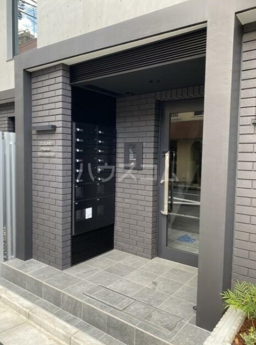 21/27 エントランス