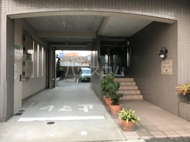 21/30 エントランス