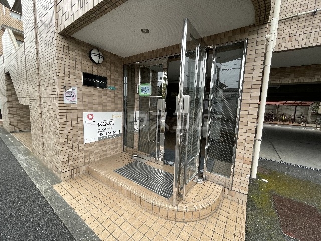 20/30 エントランス