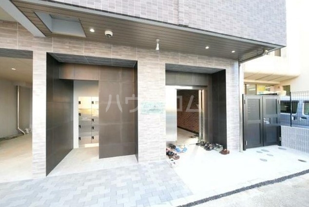 22/27 エントランス