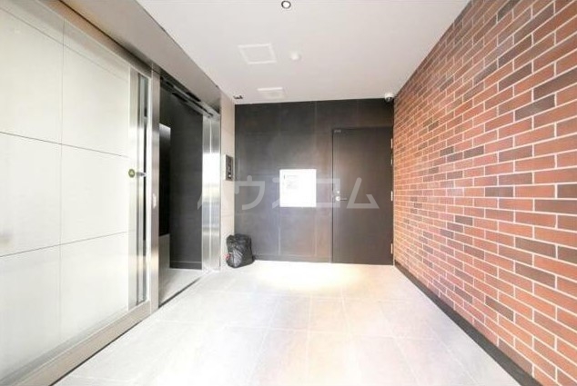 24/27 エントランス