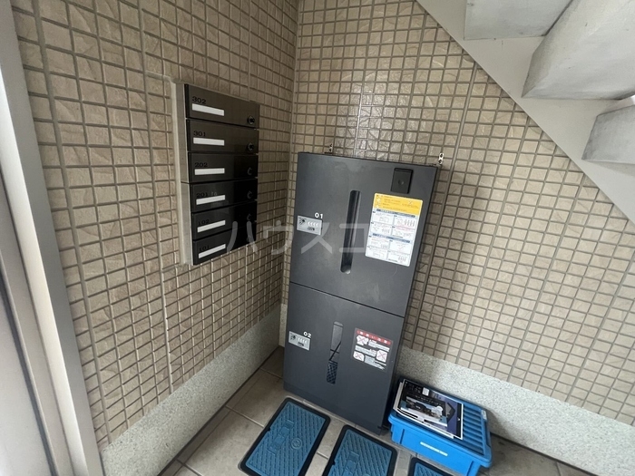 22/27 エントランス