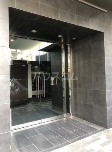 18/28 エントランス