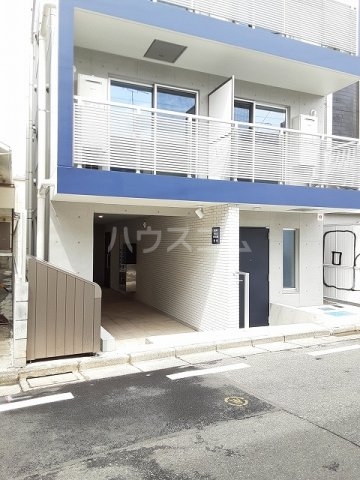 18/22 エントランス