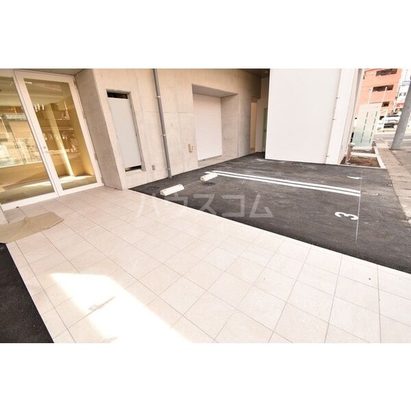 18/26 エントランス