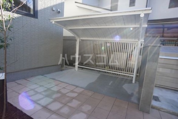 16/20 エントランス