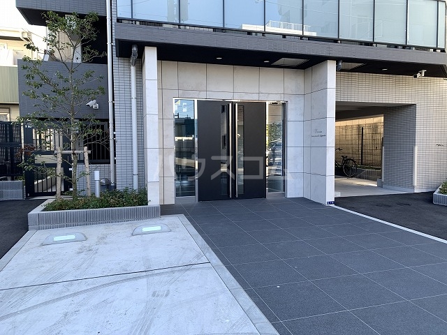 28/30 エントランス