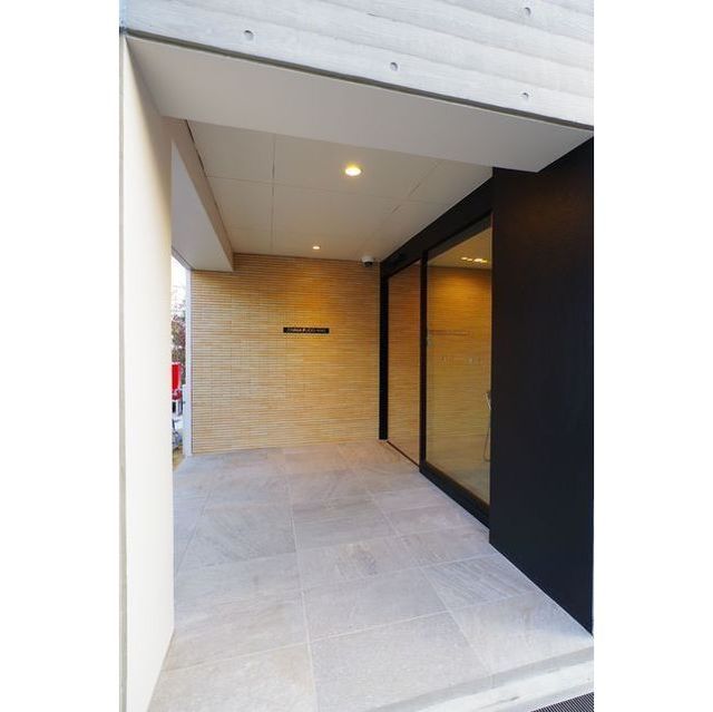 19/25 エントランス