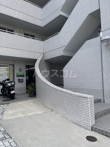 26/30 エントランス