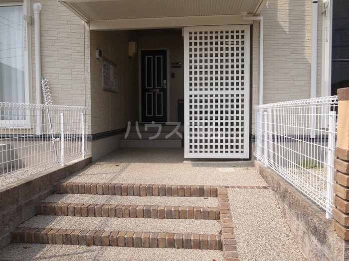 23/30 エントランス