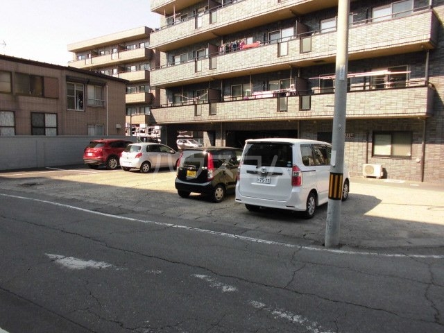 28/30 駐車場