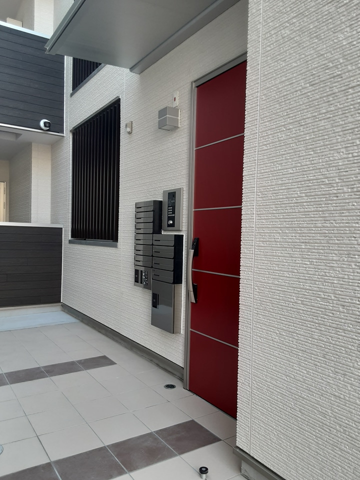 24/30 エントランス