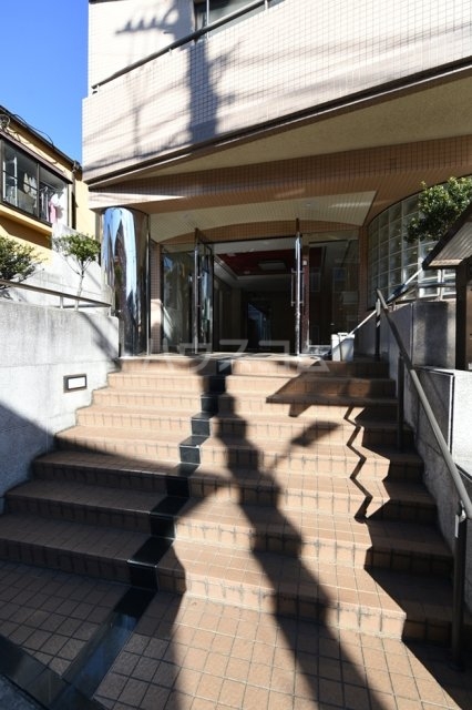 16/26 エントランス