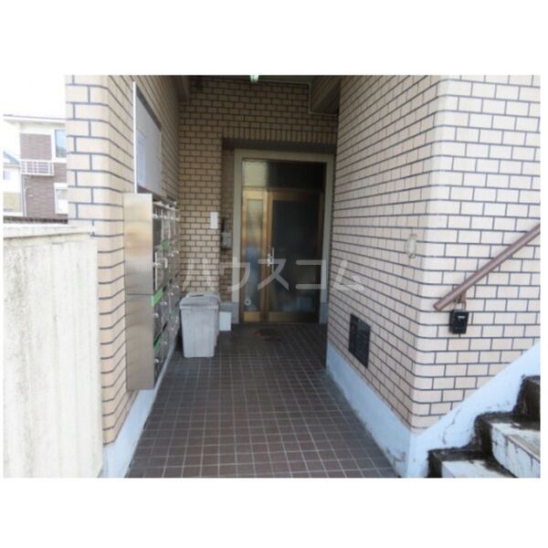 19/23 エントランス